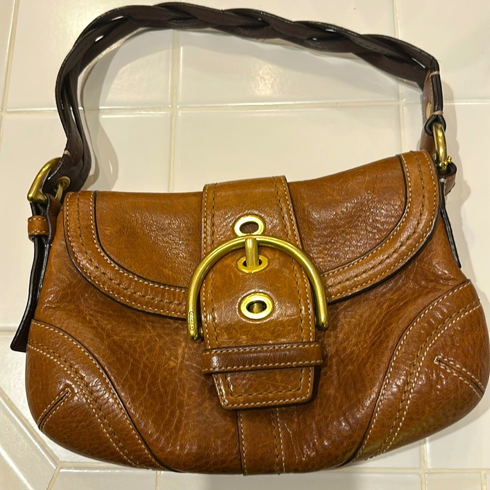 Like new Coach SoHo shoulder bag brass/amber leather